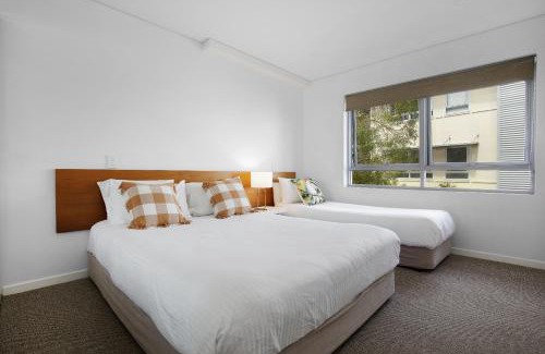 Point Lookout Apartment | Relax at Waves Unit 9: Poolside Family Retreat