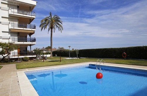 Creixell Apartment | Cozy Apartment Creixell with Pool and Spa for 4 Guests