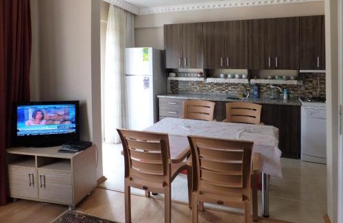 Atakoy Apartment | Family-Friendly Ataköy Apart with Kitchen Amenities