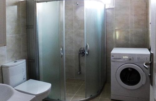 Atakoy Apartment | Family-Friendly Ataköy Apart with Kitchen Amenities