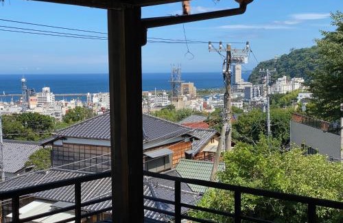 Atami House | Oceanfront Bliss at Atami Ikyuan with Spa and Hot Tub