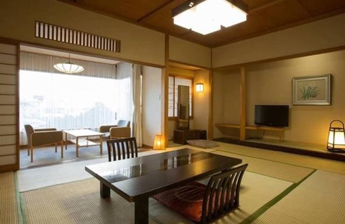 Atami Hotel | Atami Kinjokan: Ideal Getaway with Pool & Hot Tub Access