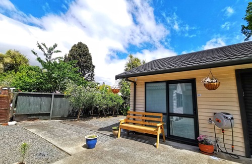 Paraparaumu Apartment | Ideal Atarau Grove Studio: Spa & Hot Tub Retreat Awaits