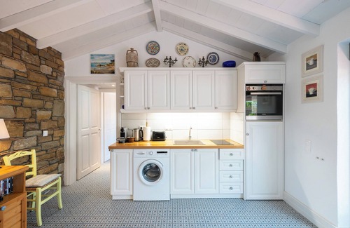 Mirina Cottage | Oceanfront Bliss at Ataraxia - Almond House Cottage