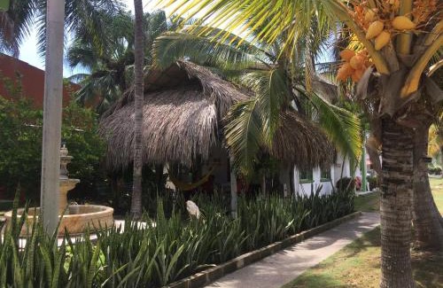 Covenas House | Oceanfront Cabañas at Atardeceres Coveñas - Pet Friendly Getaway