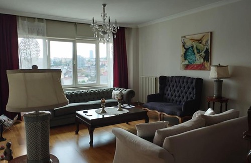 Atasehir Apartment | Elegant Ataşehir Residence with Pool and Family Amenities