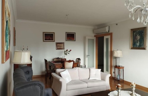 Atasehir Apartment | Elegant Ataşehir Residence with Pool and Family Amenities