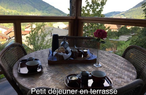Vacheresse House | Oceanfront Atelier des Sapins Blancs with Hot Tub & Breakfast