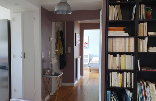 Saint-Nazaire Apartment | Atelier d'Artiste: Beach & Port Retreat with Ocean Views