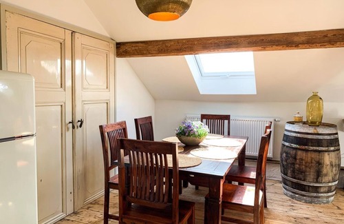 Neuwied Apartment | Discover Atelier - Ferienwohnungen Alte Destillerie Retreat