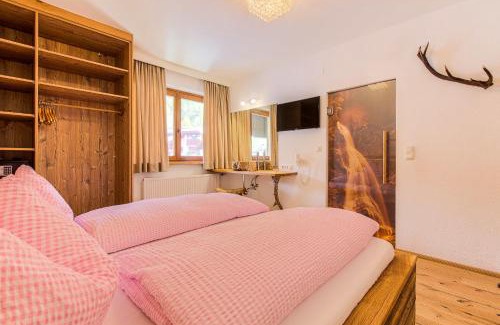 Grossarl House | Inviting Atelier Garni Astei: Pet-Friendly with Breakfast
