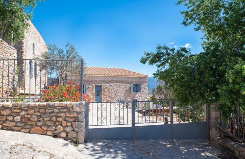 Molaoi House | Top-Rated Atelier: Ideal for Family Getaways