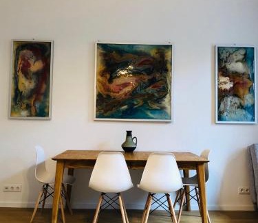 Wahring Apartment | Family-Friendly Atelier Lomani with Kitchen Amenities