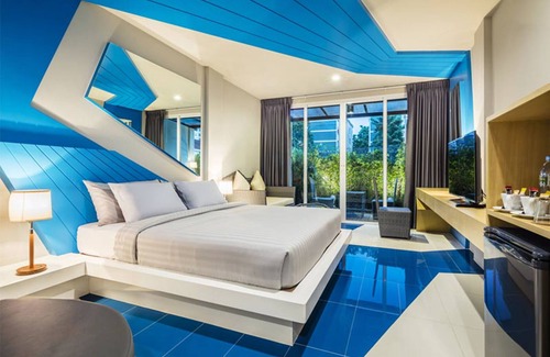 Phlabphla Hotel | Inviting Atelier Suites: Family-Friendly with Breakfast & Kitchen
