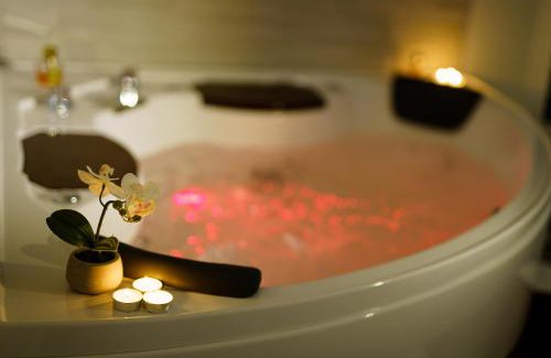 Cagliari House | Discover Atena Rooms: Pet-Friendly Retreat with Hot Tub