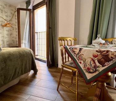 Old Town House | Inviting ATENEO CUENCA: Rooms with Kitchen & Breakfast
