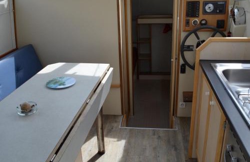 Pontailler-sur-Saone Boat Rental | Inviting Houseboat for 5 in Pontailler-sur-Saône