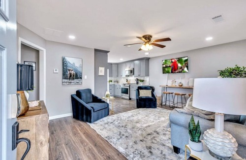 Chamblee House | Pet-Friendly 2BR Ranch in Chamblee with Breakfast Included