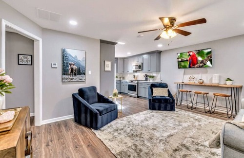 Chamblee House | Pet-Friendly 2BR Ranch in Chamblee with Breakfast Included