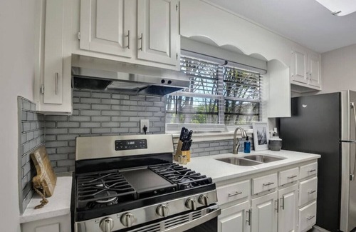 Hiram House | Pet-Friendly Hiram 2BR Retreat with Fenced Yard & Breakfast