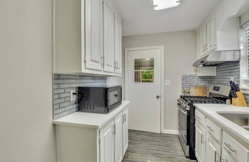 Hiram House | Pet-Friendly Hiram 2BR Retreat with Fenced Yard & Breakfast
