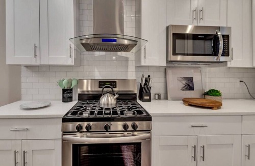 Smyrna House | Pet-Friendly Getaway for 6 with Breakfast & Kitchen Access