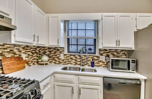 Kennesaw House | Spacious 3BR Pet-Friendly Retreat, Minutes to Attractions