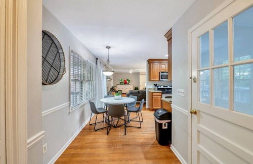 East Cobb House | Pet-Friendly Retreat Near Walton HS with Kitchen & Breakfast