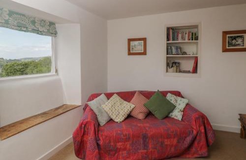 Inchbrook House | Charming Athelstan Cottage: Pet-Friendly 4-Star Stay