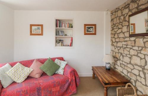 Inchbrook House | Charming Athelstan Cottage: Pet-Friendly 4-Star Stay