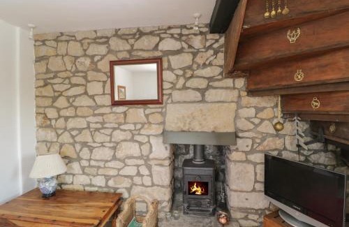 Inchbrook House | Charming Athelstan Cottage: Pet-Friendly 4-Star Stay