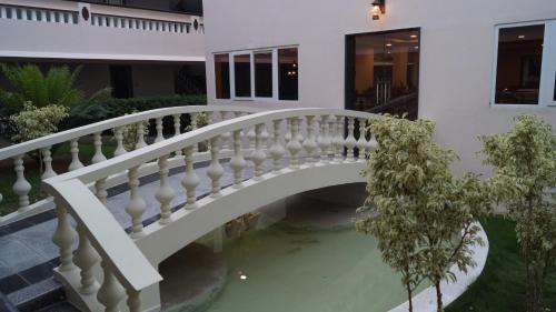 Tiruvannamalai Hotel | Enjoy Oceanfront Comfort at Athena Hotel with Pool & Spa