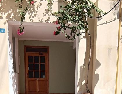 Petralona Apartment | Remarkable Athenian Asty Guesthouse with Top Amenities