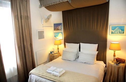 Caledon House | Inviting Athenian Villa with Pool and Breakfast Awaits You