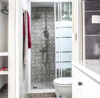 Ilioupoli Apartment | Convenient Stay 8 Min from Acropolis with Breakfast
