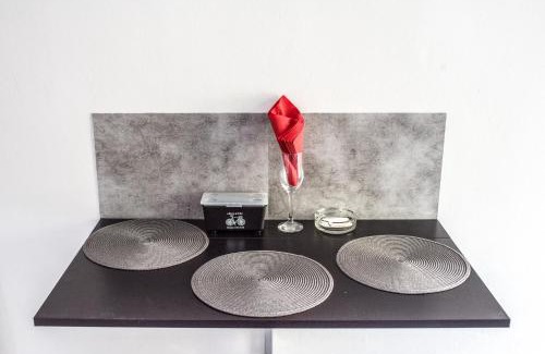 Ilioupoli Apartment | Convenient Stay 8 Min from Acropolis with Breakfast