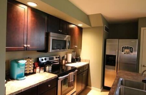 Athens House | Elegant Athens City Townhouse with 2 King Masters & Breakfast