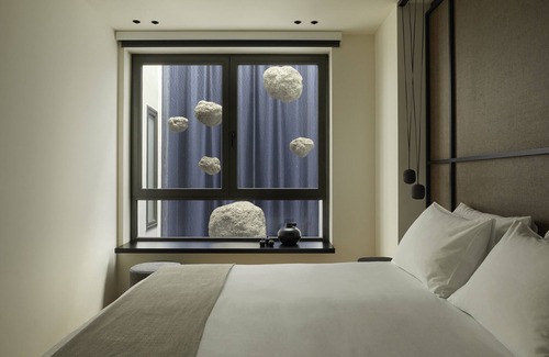 Plaka House | Discover Athens Woo Suites: Eco-Friendly 4-Star Retreat