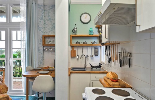 Roundham Apartment | Relax at Atherfield Apartments No. 3 - Ideal for Families