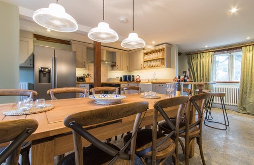 Ilminster Other | Discover Atherstone Farmhouse: Ideal for Family Getaways