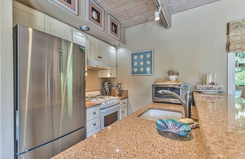 Hatton Fields Cottage | Remodeled Atherton Cottage with Ocean View & Two Fireplaces