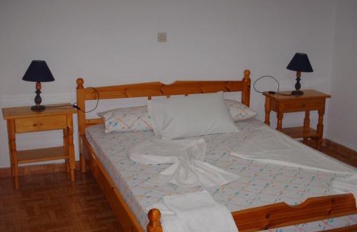 Karlovassi Apartment | Discover Athina Studios: Pet-Friendly Retreat with Top Ratings