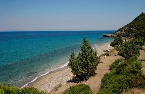 Karlovassi Apartment | Discover Athina Studios: Pet-Friendly Retreat with Top Ratings