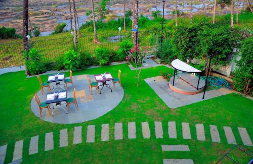 Irinjalakuda Resort | Relax at Athirappilly Polaris Resort with Oceanfront Views