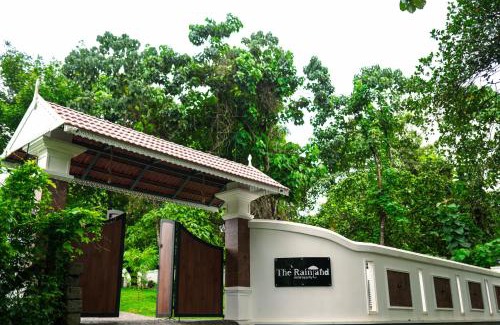 Athirapally Hotel | Relax at Athirappilly Rainland Resort with Pool and Dining