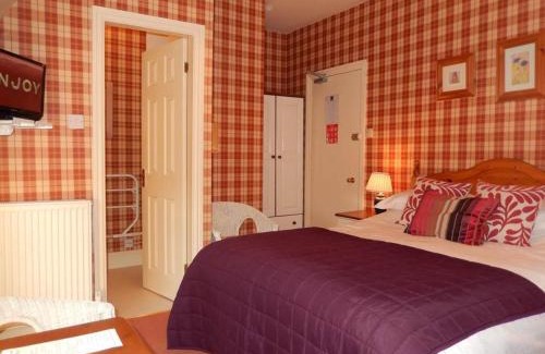 Muston Bed & Breakfast | Discover Athol House: Family-Friendly with Pool Access