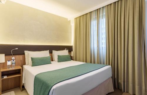 Setor Hoteleiro Norte Hotel | Discover Athos Bulcão Hplus Executive: 4-Star Family Retreat