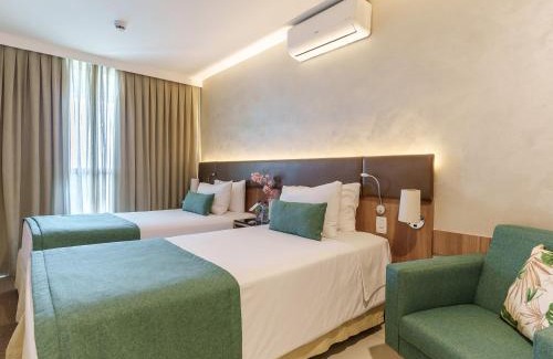 Setor Hoteleiro Norte Hotel | Discover Athos Bulcão Hplus Executive: 4-Star Family Retreat