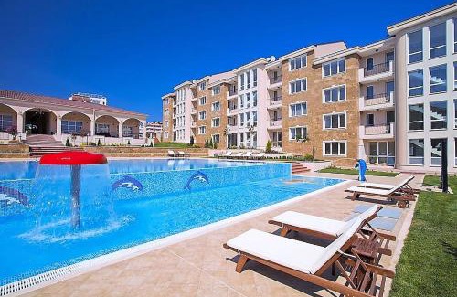 Chernomorets Apartment | Discover Atia Resort: Oceanfront Retreat with Pool & Beach