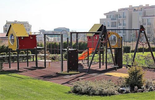 Chernomorets Apartment | Discover Atia Resort: Oceanfront Retreat with Pool & Beach